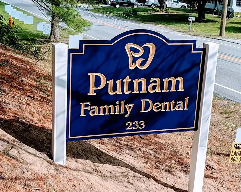 Sign outside Putnam Family Dental